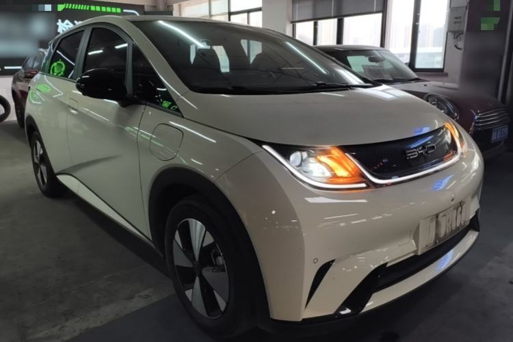Used BYD Dolphin 2023 420 km Fashion Edition Front Right 45 Deg