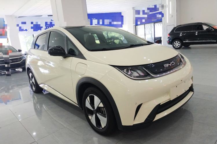 Used BYD Dolphin 2023 420 km Fashion Edition Front Right 45 Deg