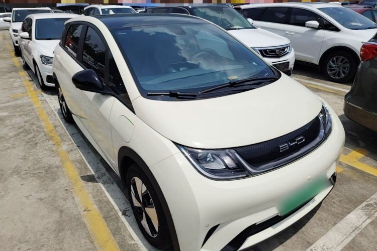 Used BYD Dolphin 2023 420 km Fashion Edition Front Right 45 Deg