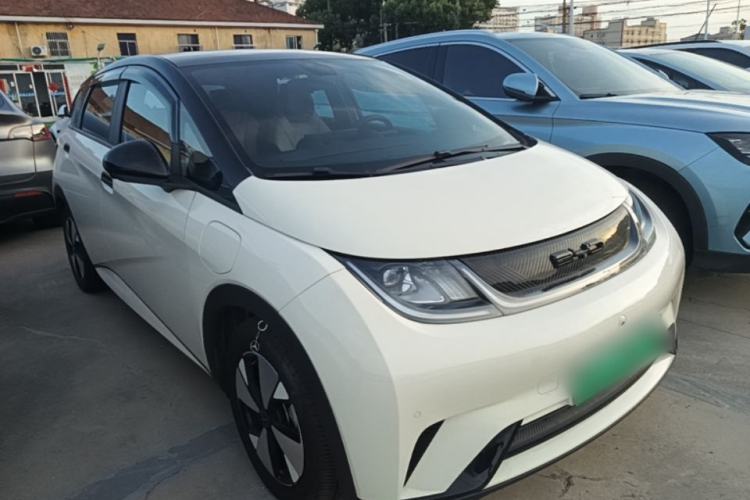 Used BYD Dolphin 2023 420 km Fashion Edition Front Right 45 Deg