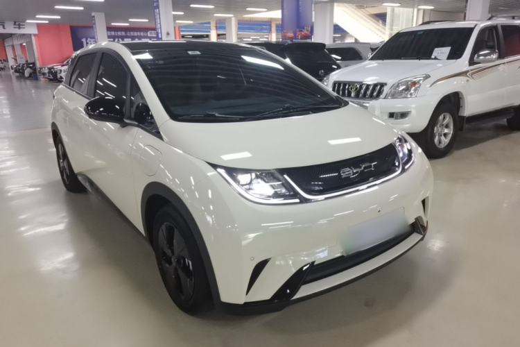 Used BYD Dolphin 2023 420 km Fashion Edition Front Right 45 Deg