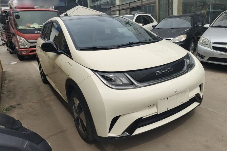 Used BYD Dolphin 2023 420 km Fashion Edition Front Right 45 Deg