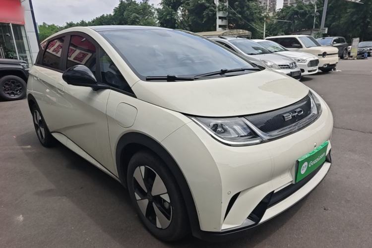 Used BYD Dolphin 2023 420 km Fashion Edition Front Right 45 Deg