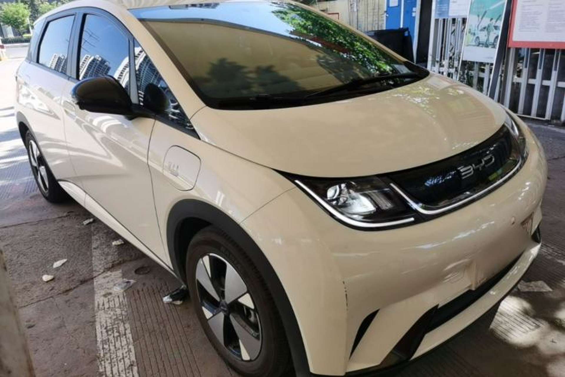 Used BYD Dolphin 2023 420 km Free Version Front Right 45 Deg