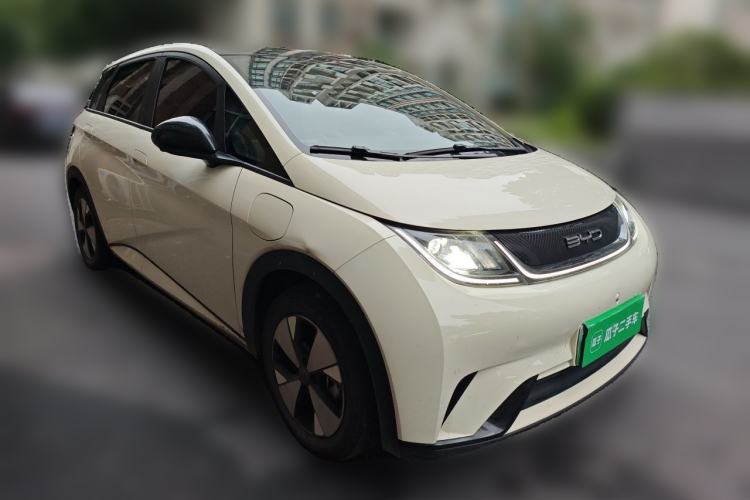 Used BYD Dolphin 2023 420 km Fashion Edition Front Right 45 Deg