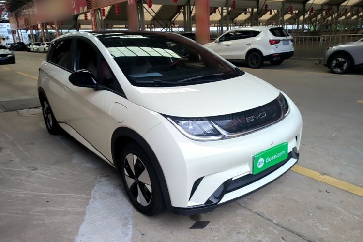 Used BYD Dolphin 2023 420 km Fashion Edition Front Right 45 Deg
