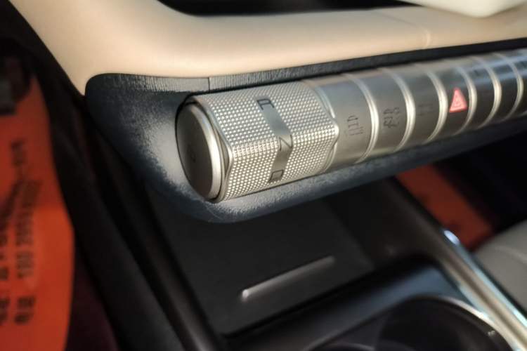 Used BYD Dolphin 2023 420 km Fashion Edition Gear Lever