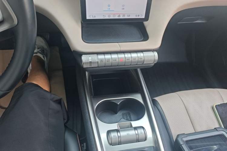 Used BYD Dolphin 2023 420 km Fashion Edition Gear Lever