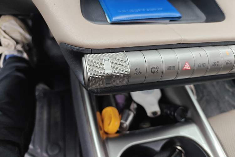 Used BYD Dolphin 2023 420 km Fashion Edition Gear Lever
