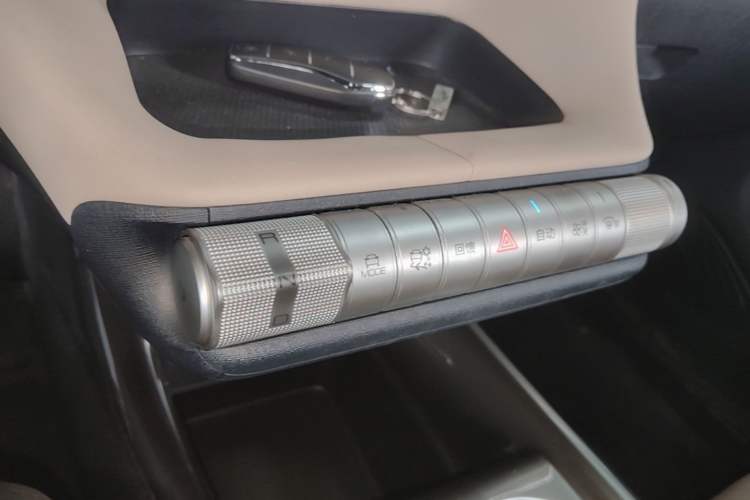 Used BYD Dolphin 2023 420 km Fashion Edition Gear Lever