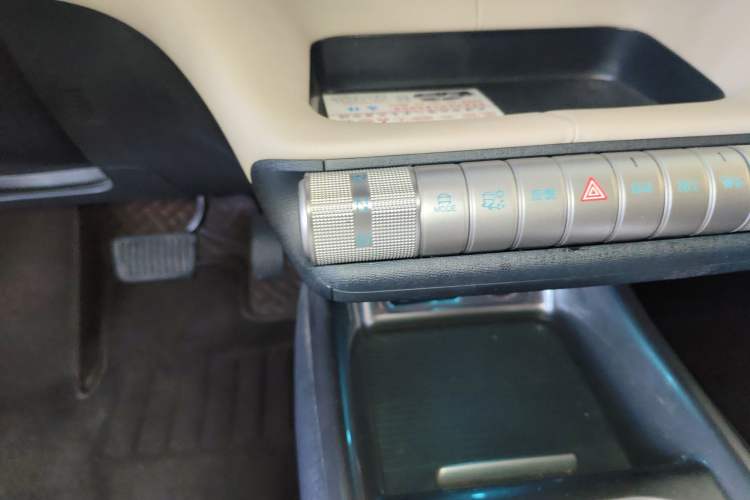 Used BYD Dolphin 2023 420 km Fashion Edition Gear Lever