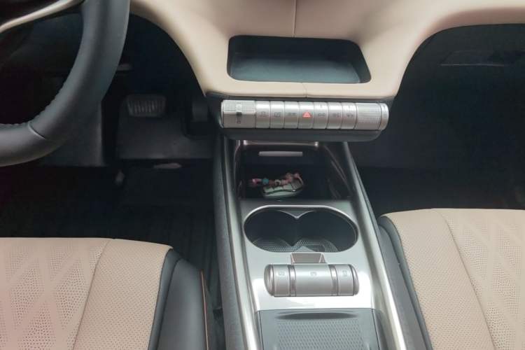 Used BYD Dolphin 2023 420 km Fashion Edition Gear Lever