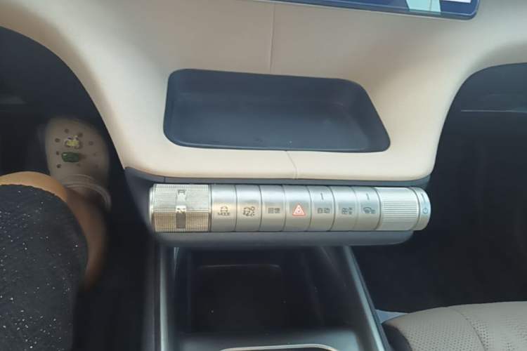 Used BYD Dolphin 2023 420 km Fashion Edition Gear Lever