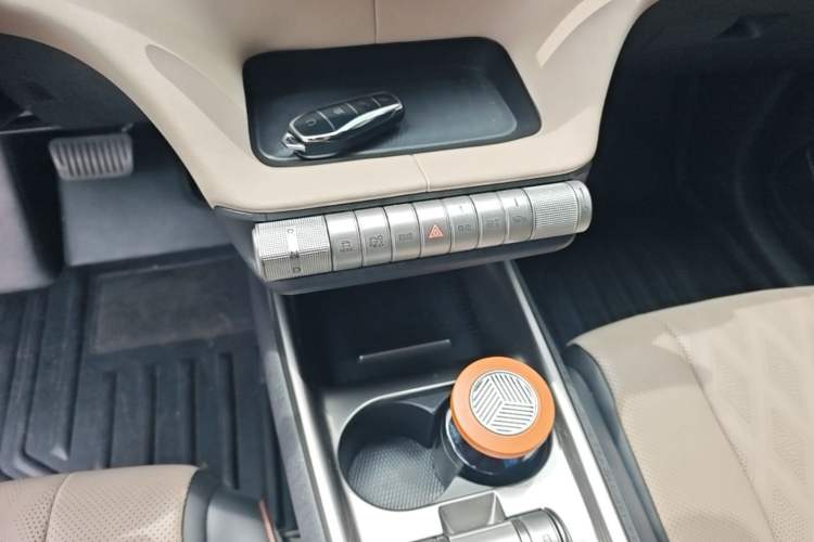 Used BYD Dolphin 2023 420 km Fashion Edition Gear Lever