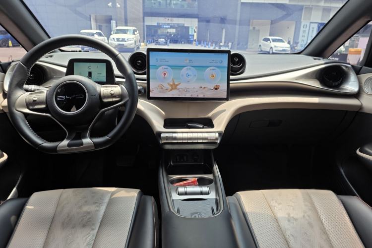 Used BYD Dolphin 2023 420 km Fashion Edition Interior 1