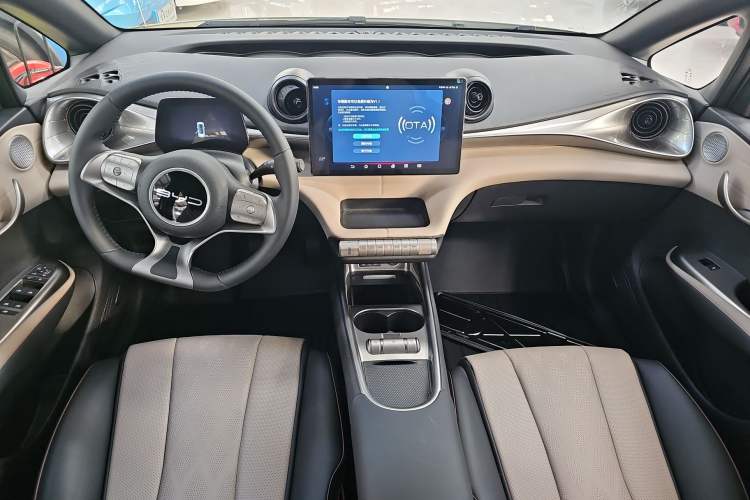 Used BYD Dolphin 2023 420 km Free Version Interior 3