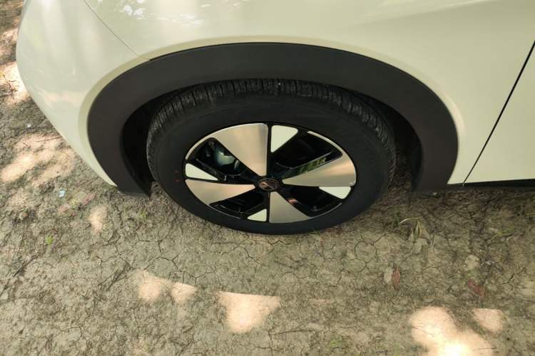 Used BYD Dolphin 2023 420 km Fashion Edition Left Front Wheel Hub