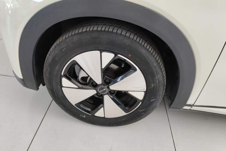 Used BYD Dolphin 2023 420 km Fashion Edition Left Front Wheel Hub