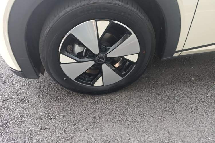 Used BYD Dolphin 2023 420 km Fashion Edition Left Front Wheel Hub