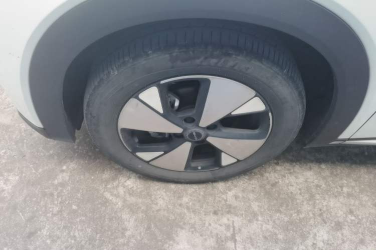 Used BYD Dolphin 2023 420 km Fashion Edition Left Front Wheel Hub
