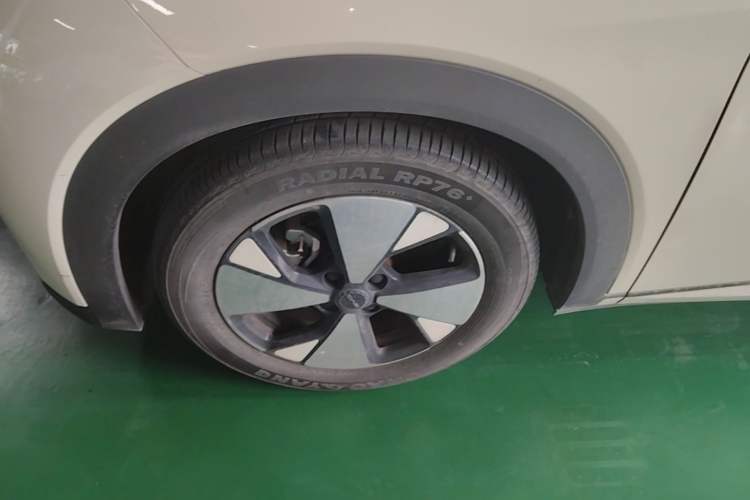 Used BYD Dolphin 2023 420 km Fashion Edition Left Front Wheel Hub