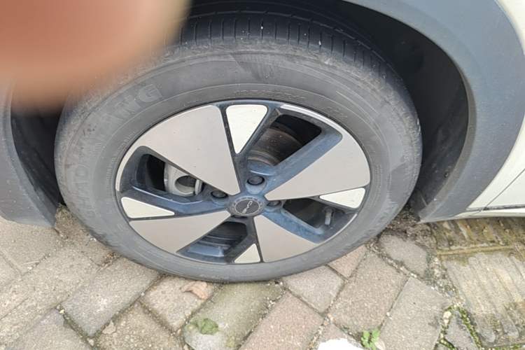 Used BYD Dolphin 2023 420 km Fashion Edition Left Front Wheel Hub