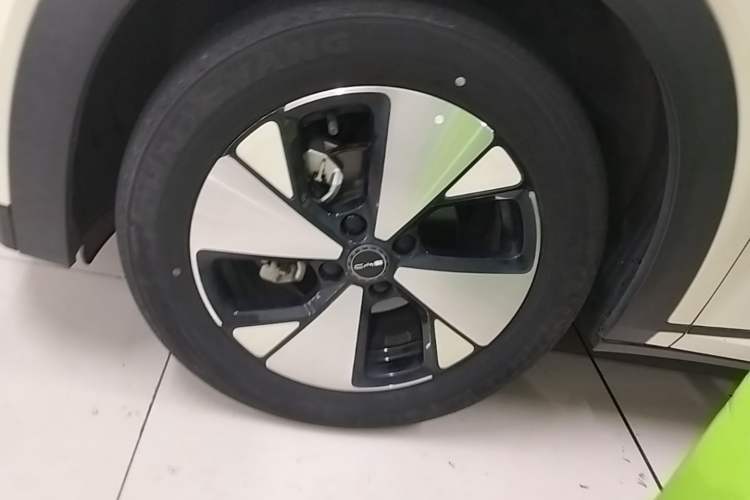 Used BYD Dolphin 2023 420 km Fashion Edition Left Front Wheel Hub