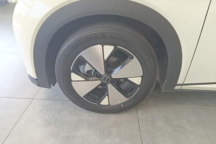 Used BYD Dolphin 2023 420 km Fashion Edition Left Front Wheel Hub