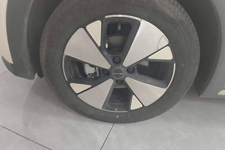 Used BYD Dolphin 2023 420 km Fashion Edition Left Front Wheel Hub