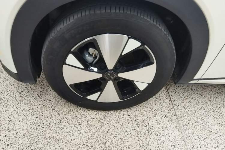 Used BYD Dolphin 2023 420 km Fashion Edition Left Front Wheel Hub