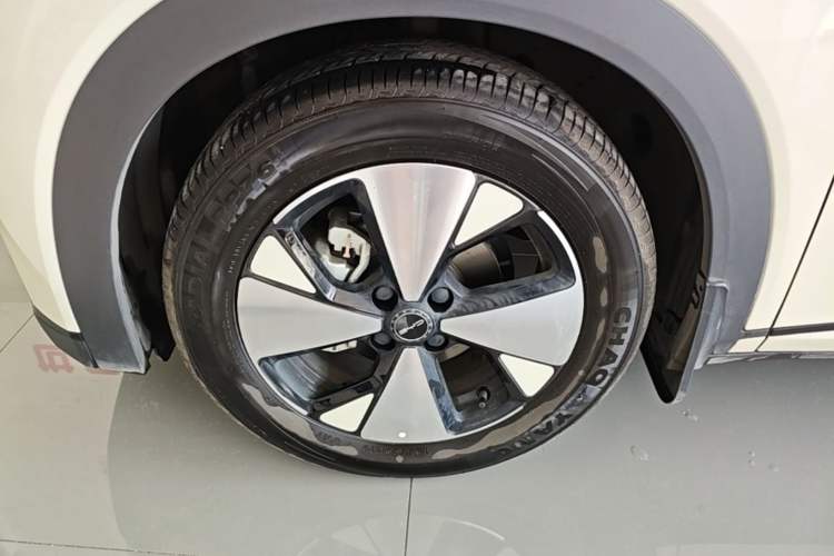 Used BYD Dolphin 2023 420 km Fashion Edition Left Front Wheel Hub