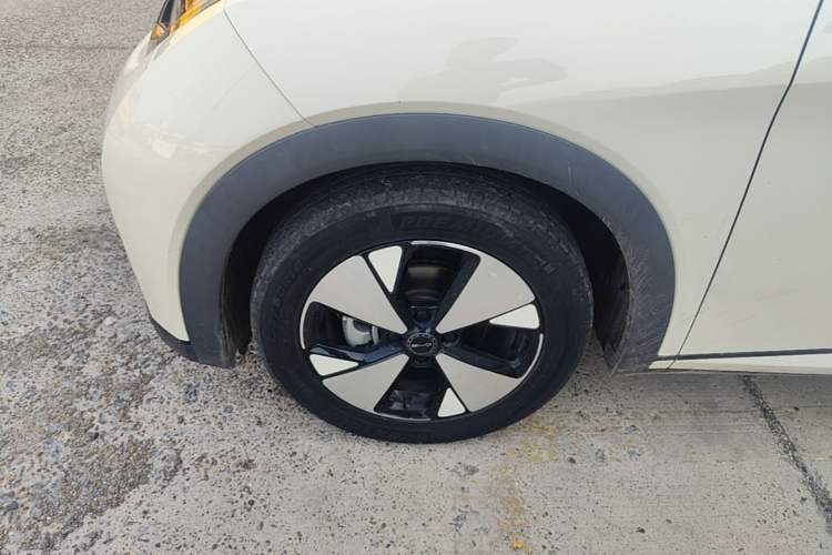 Used BYD Dolphin 2023 420 km Fashion Edition Left Front Wheel Hub