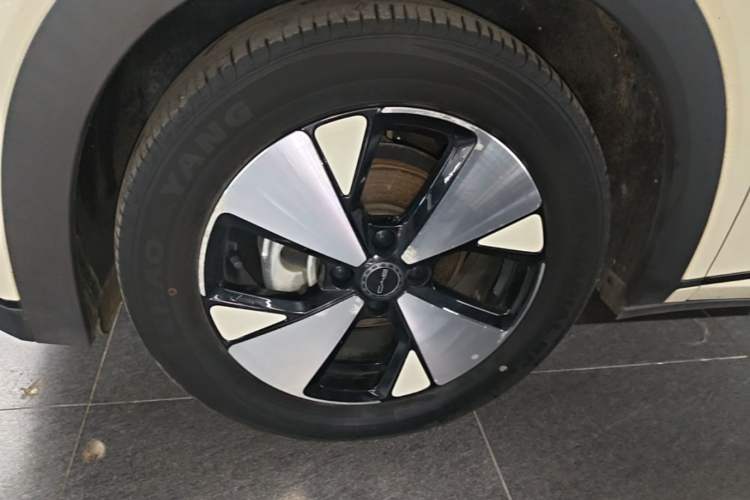 Used BYD Dolphin 2023 420 km Fashion Edition Left Front Wheel Hub