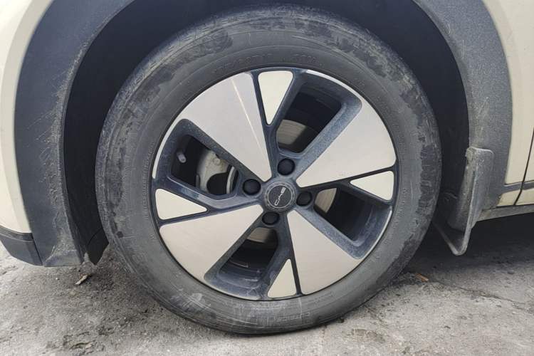 Used BYD Dolphin 2023 420 km Fashion Edition Left Front Wheel Hub