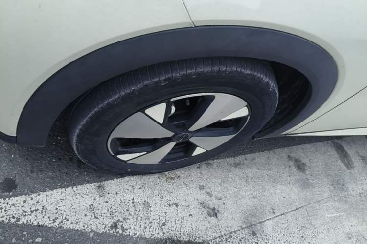 Used BYD Dolphin 2023 420 km Fashion Edition Left Front Wheel Hub