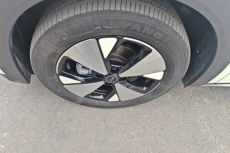 Used BYD Dolphin 2023 420 km Fashion Edition Left Front Wheel Hub
