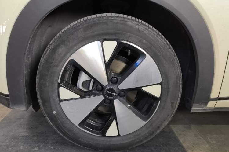 Used BYD Dolphin 2023 420 km Fashion Edition Left Front Wheel Hub