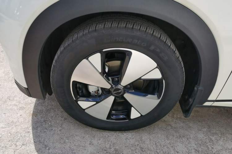 Used BYD Dolphin 2023 420 km Fashion Edition Left Front Wheel Hub