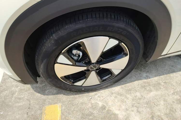 Used BYD Dolphin 2023 420 km Fashion Edition Left Front Wheel Hub
