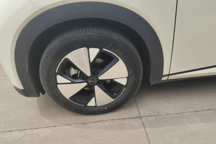 Used BYD Dolphin 2023 420 km Fashion Edition Left Front Wheel Hub