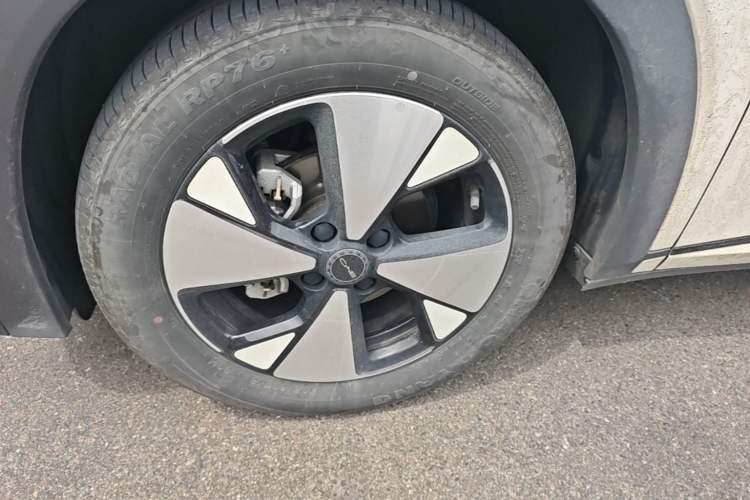 Used BYD Dolphin 2023 420 km Fashion Edition Left Front Wheel Hub