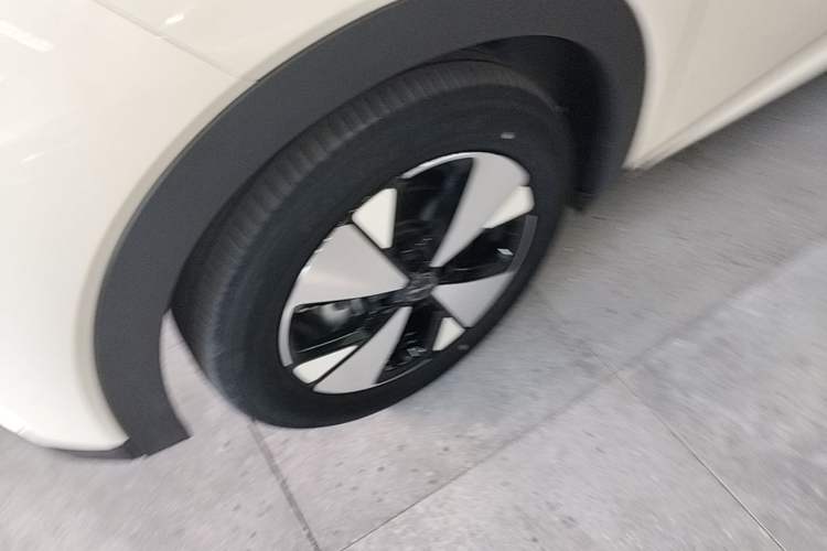 Used BYD Dolphin 2023 420 km Free Version Left Front Wheel Hub