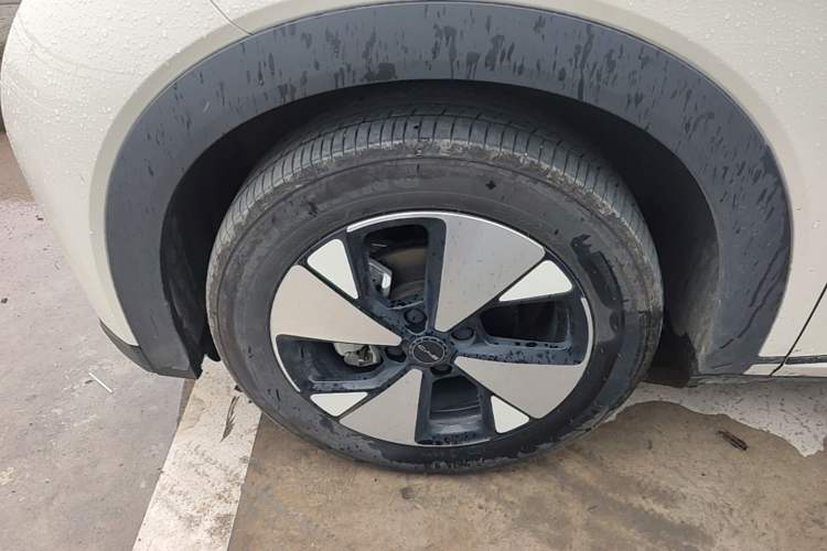 Used BYD Dolphin 2023 420 km Fashion Edition Left Front Wheel Hub