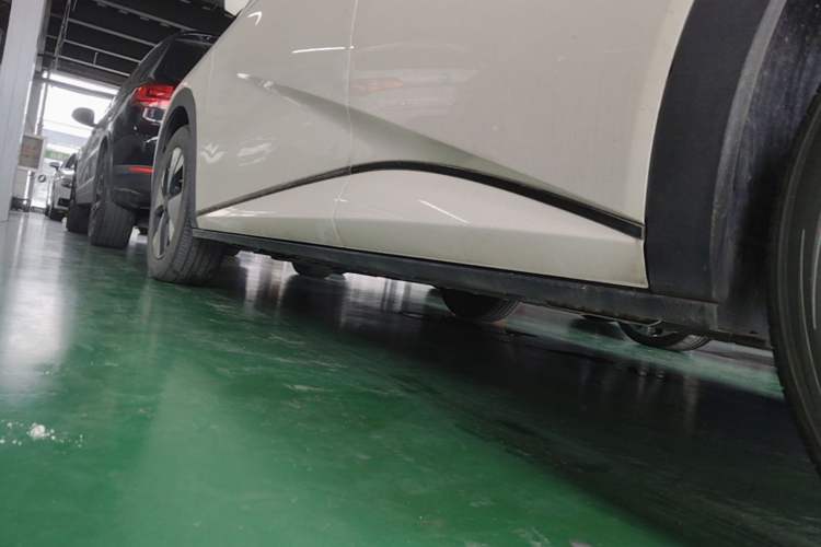Used BYD Dolphin 2023 420 km Fashion Edition Left Side Sill