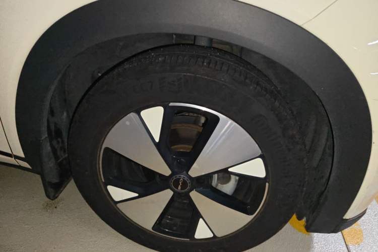 Used BYD Dolphin 2023 420 km Fashion Edition Right Front Wheel Hub