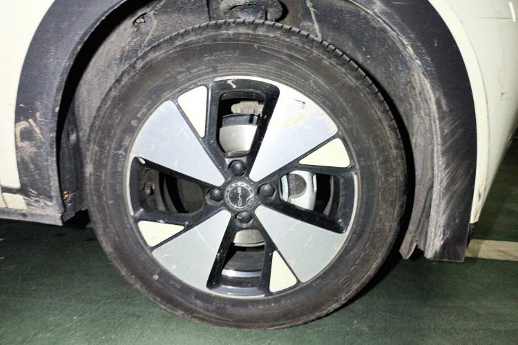 Used BYD Dolphin 2023 420 km Free Version Right Front Wheel Hub