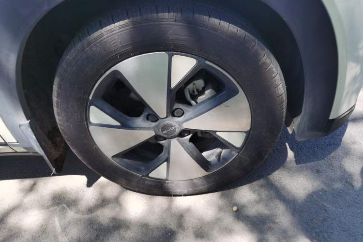 Used BYD Dolphin 2023 420 km Free Version Right Front Wheel Hub