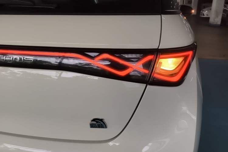 Used BYD Dolphin 2023 420 km Fashion Edition Right Rear Taillight