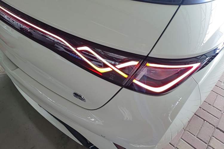 Used BYD Dolphin 2023 420 km Fashion Edition Right Rear Taillight