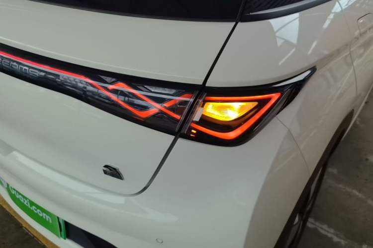 Used BYD Dolphin 2023 420 km Fashion Edition Right Rear Taillight